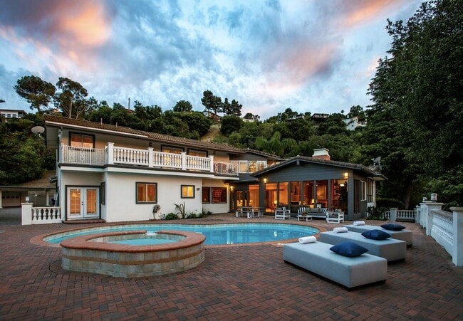 Photo - 3200 Oakley Dr House