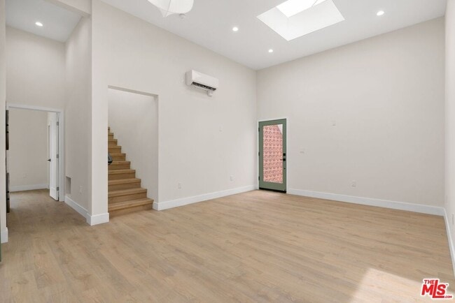 Photo - 8589 Rugby Dr