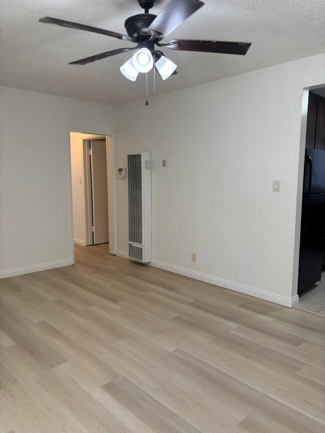 Photo - One Bedroom in Los Angeles with Swimming Pool Available Now! Unit C