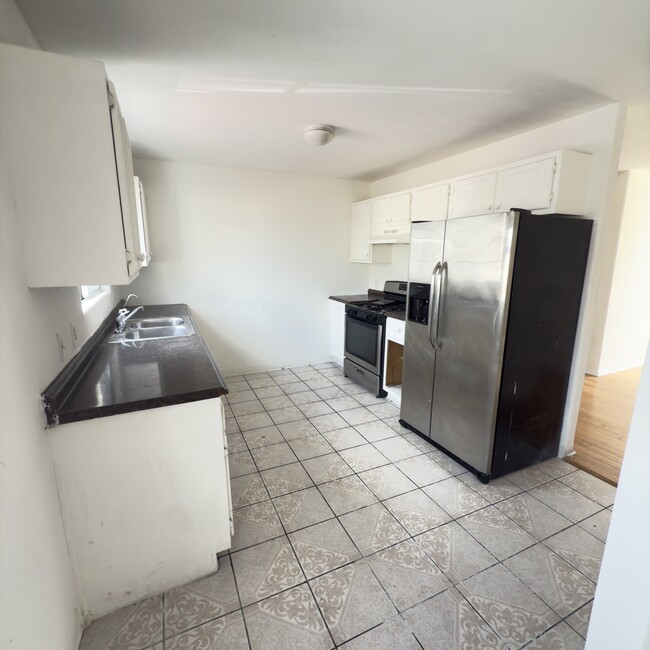 Kitchen - 3321 W 63rd St