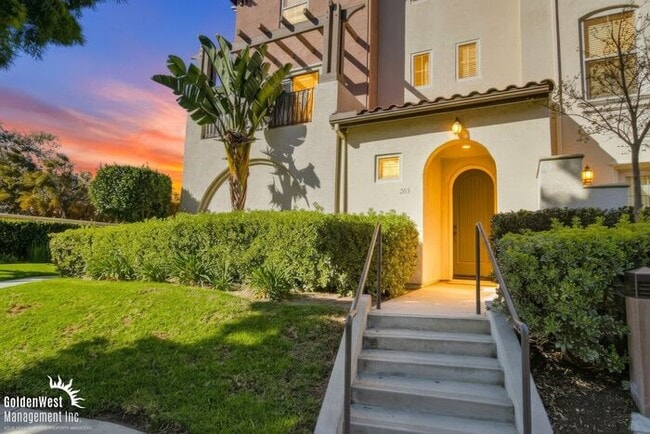 Building Photo - Beautiful 3Bdm 2.5Ba Townhome in a Prime San Marcos Location