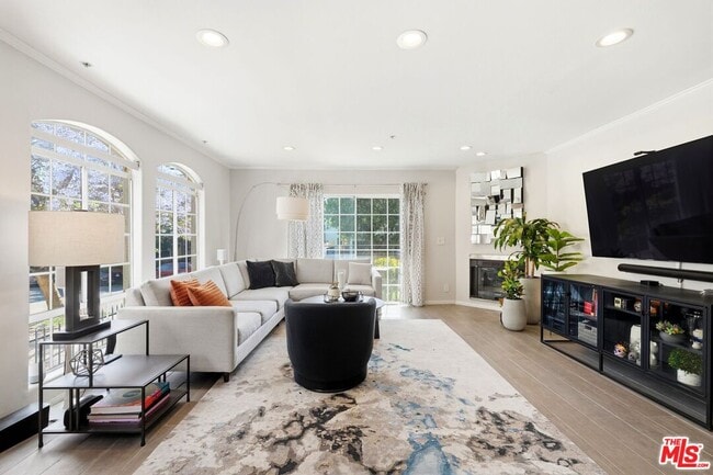 Photo - 1842 Greenfield Ave Unit 102