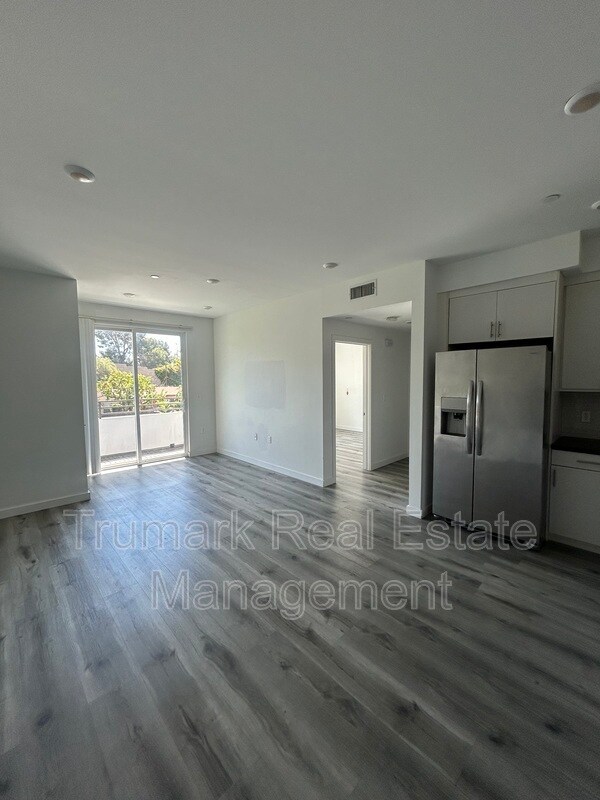 Photo - 11408 Sarah St Unit 205