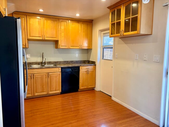 Photo - 17041 Roscoe Blvd