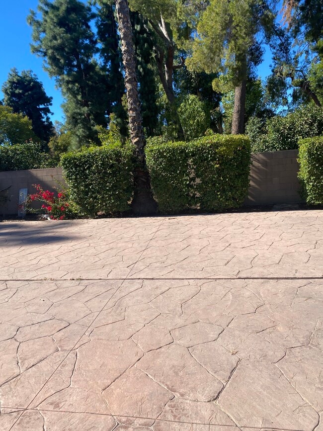 Parking - 22829 Burbank Blvd Unit guesthouse apartment