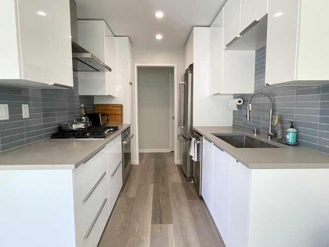 Photo - 404 San Vicente Blvd Unit 105