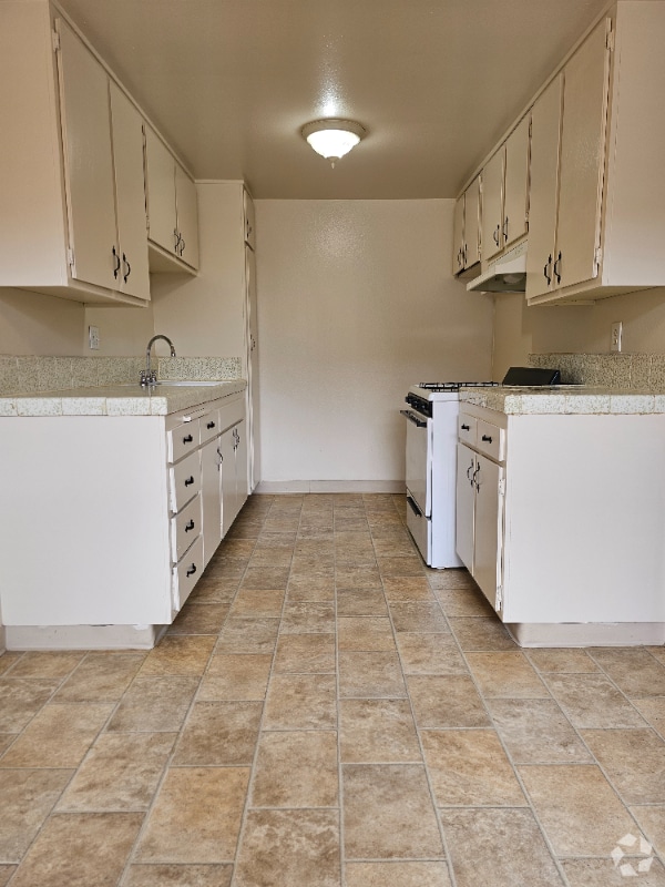 Building Photo - 1135 W I St Rental