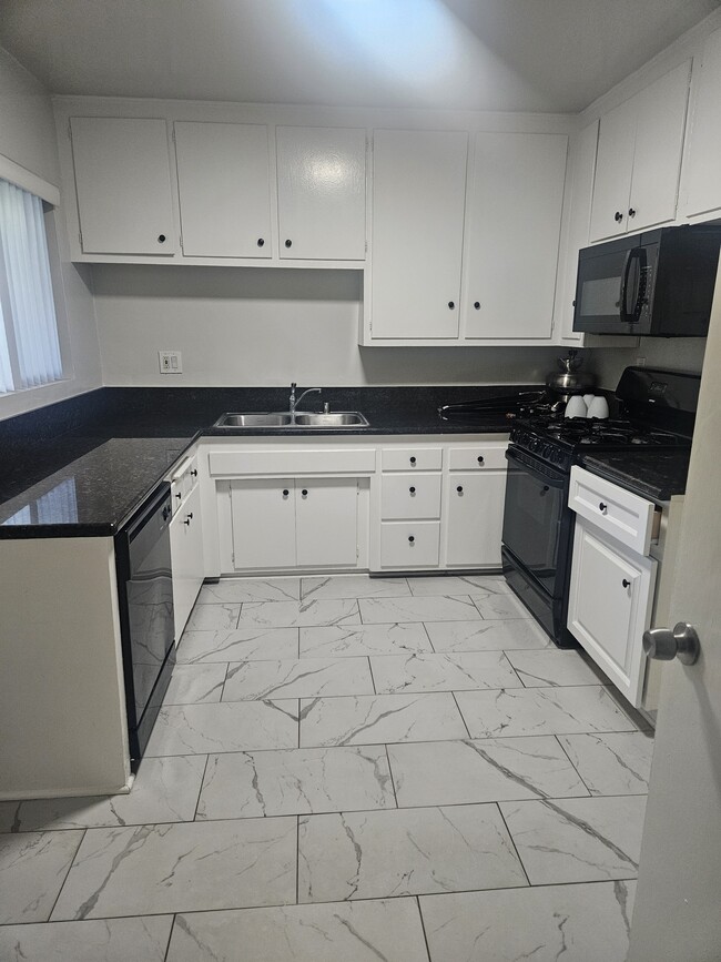 Canyon Gardens - Canyon Gardens Apartments