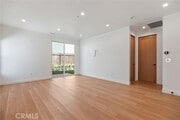 Photo - 21824 Cohasset St