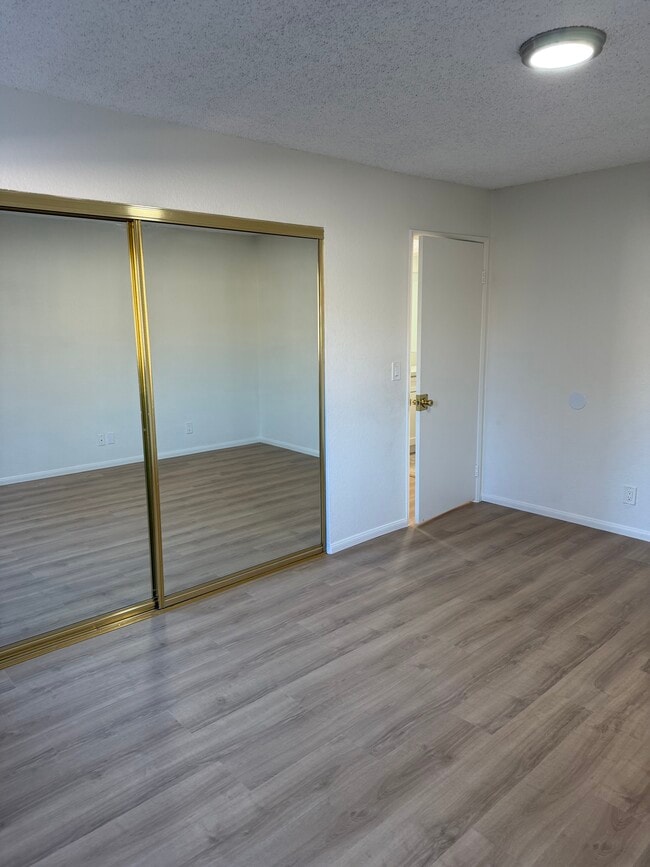 Photo - 11640 Menlo Ave