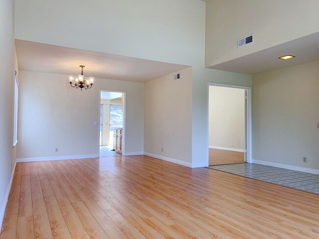 Living room - view 2 - 2546 Cranberry Ln