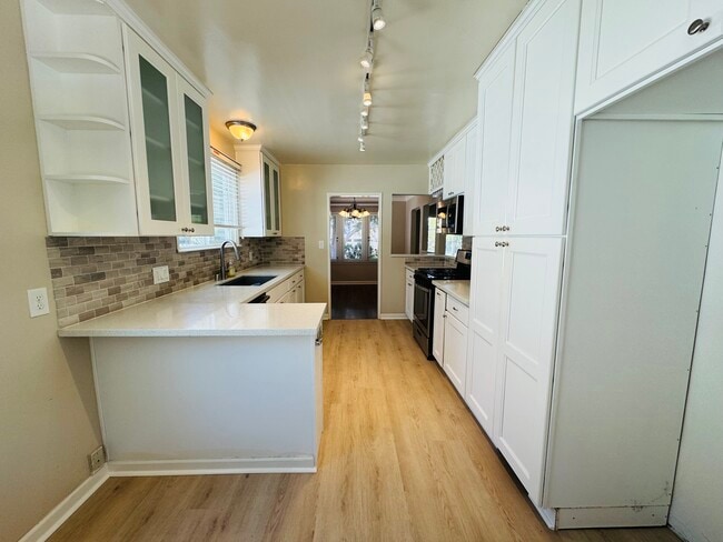 Photo - 67 Windsor Ln