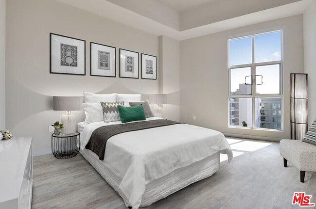 Building Photo - 1249 S Grand Ave Unit 413