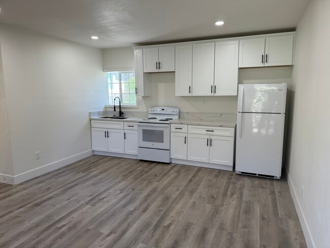 Photo - 765 W Lexington Ave