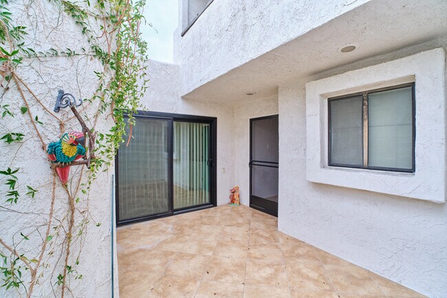 Photo - 616 Violeta Dr