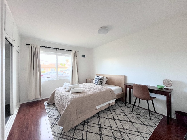 Photo - 1051 W 170th St