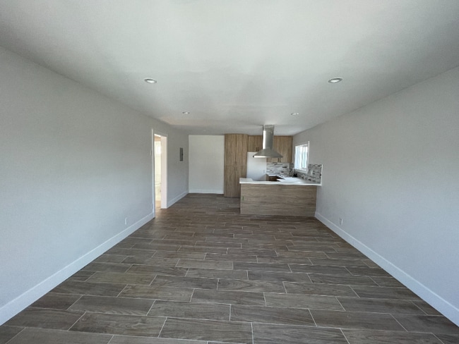 Photo - 7337 Woodley Ave Unit 8