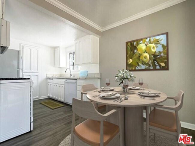 Photo - 1925 W College Ave