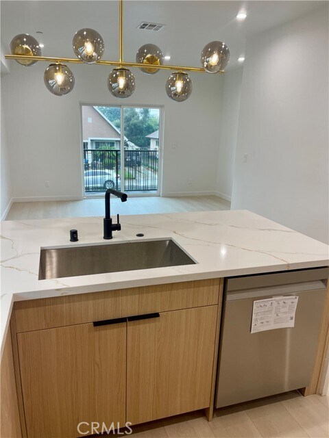 Photo - 611 W 41st Pl