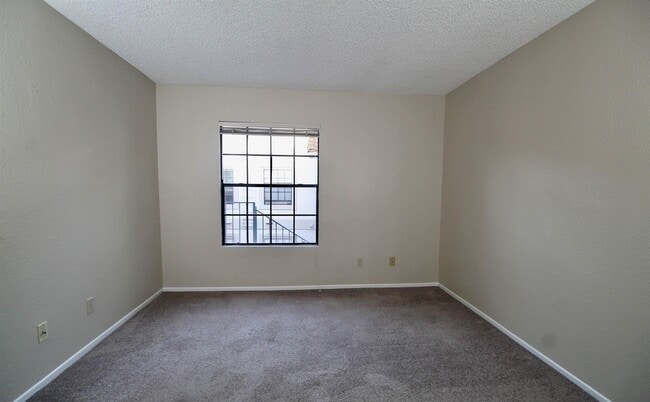 Photo - 10321 Azuaga St