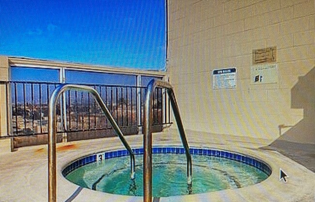 Jacuzzi - 421 S La Fayette Park Pl Unit 414