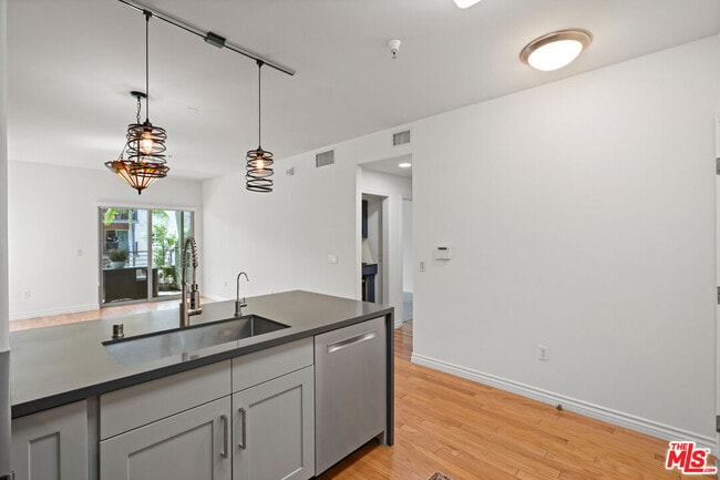 Photo - 100 S Alameda St Unit 341