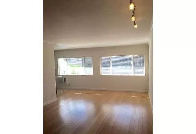 Photo - 1154 S Barrington Ave Unit 102