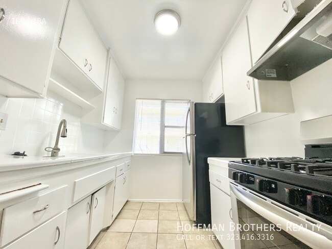 Building Photo - 3956 Stevely Ave Unit 10 Rental