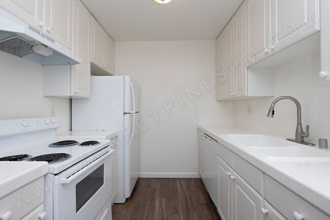 Photo - *OPEN HOUSE: 12/13 2:30-3:30PM* 2BR in Pacific Beach w/ a Fireplace and 2 Parking Spaces!