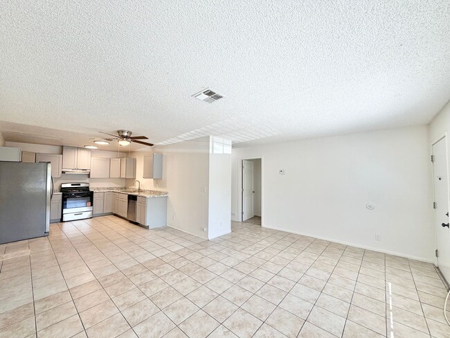 Photo - AVAILABLE NOW!! 2 Bedroom 1 Bathroom Apartment in Cathedral City! Unit 04