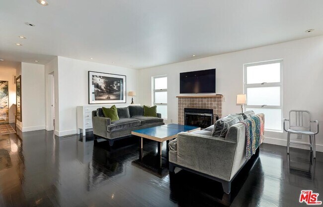 Photo - 2329 Wilson Ave