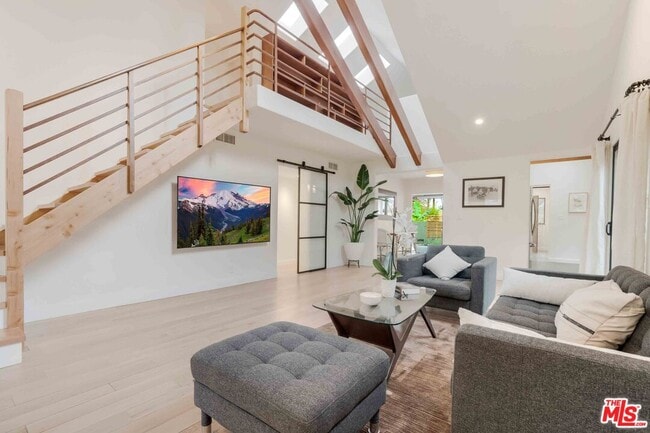 Photo - 621 California Ave