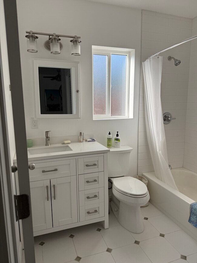 Photo - 3308 Hermanos St