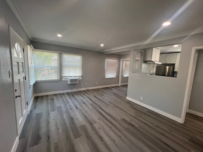 Photo - 2293 Grand Ave