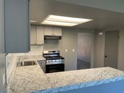 Kitchen - 1011 W 7th St Unit 3