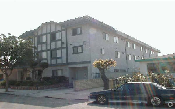 Photo - 4016 W. 137th St.