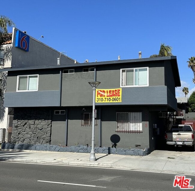 Building Photo - 4115 W Century Blvd Unit 5