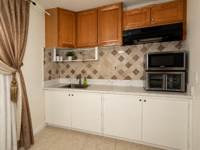 Photo - 5947 Corbin Ave
