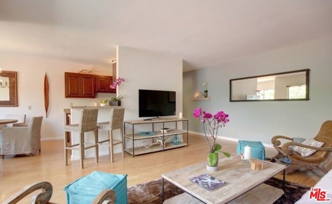 Building Photo - 852 17th St Unit 3