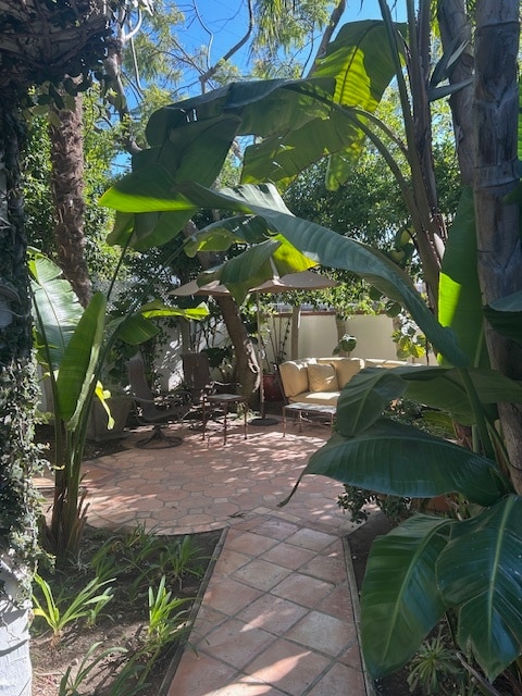 Building Photo - 344 S La Peer Dr Unit B