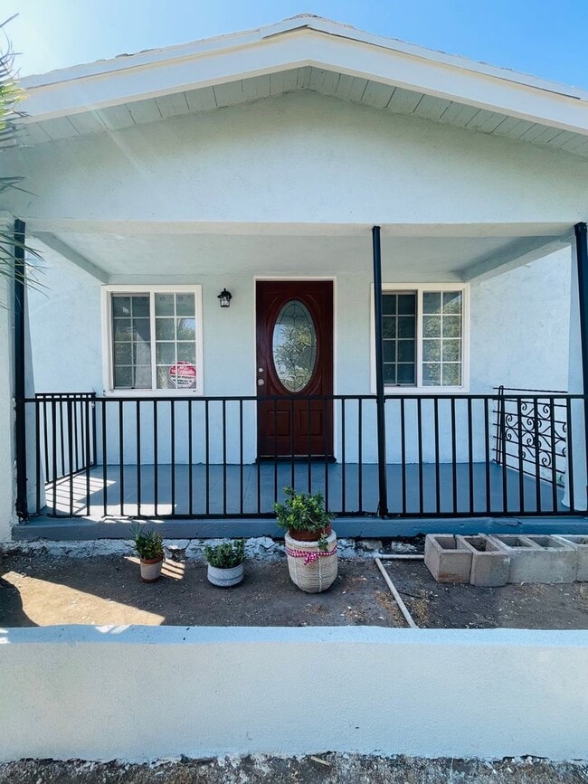 Building Photo - 3-bedroom, 2-bath home move-in ready
