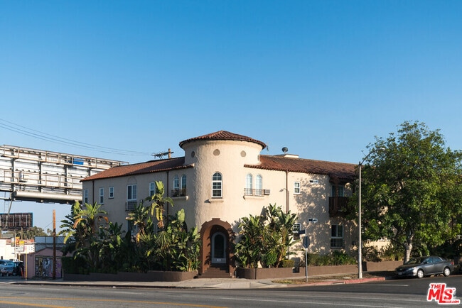 Building Photo - 5320 W Olympic Blvd Unit 25 Rental
