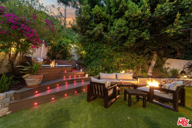 Building Photo - 1110 N Beverly Glen Blvd