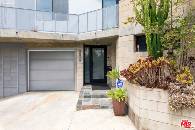 Photo - 2216 Bancroft Ave