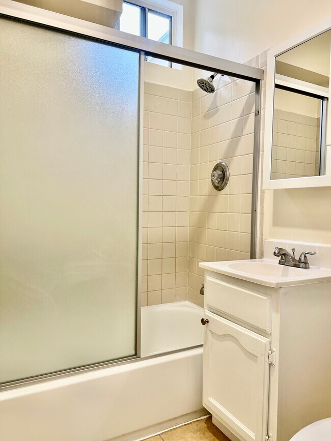 Photo - 220 E 20th St