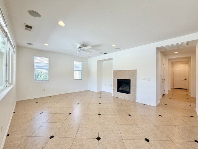 Photo - 73435 Travers St