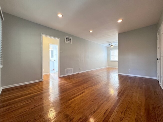 Photo - Classic Hollywood 1-Bedroom near Hollywood... Unit 1909