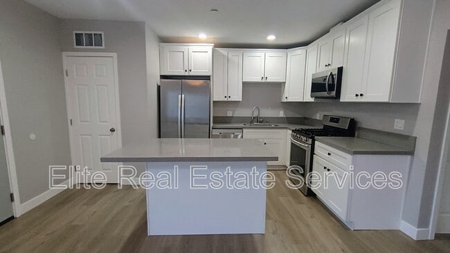Photo - 6375 Osler St