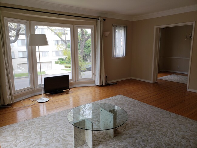 Building Photo - 9199 W 3rd St Unit 9199