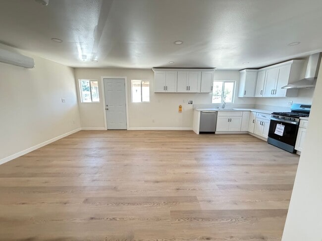 Photo - 2400DelM Unit 2400